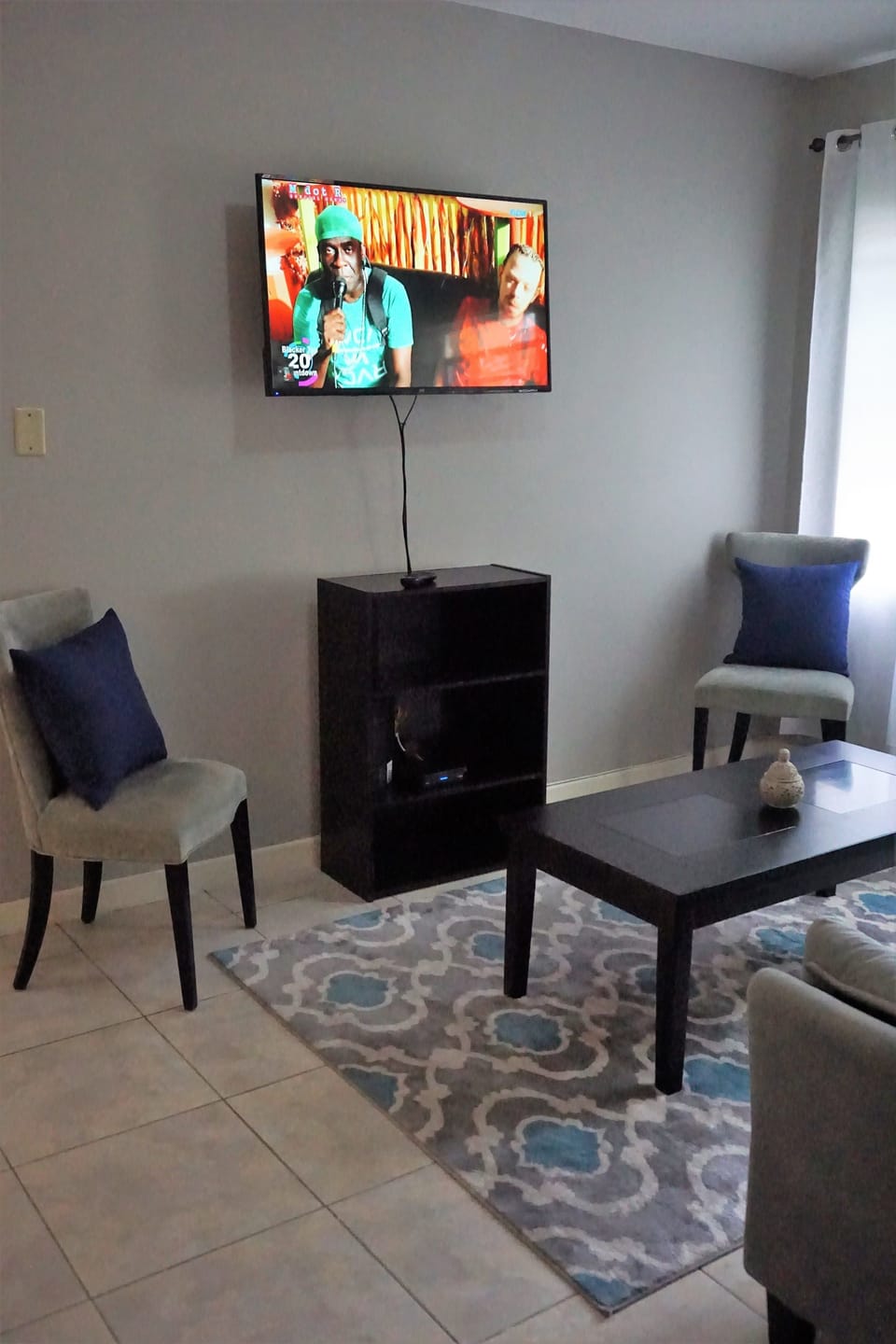 City Apartment | Living area | 50-inch flat-screen TV with cable channels, TV, DVD player