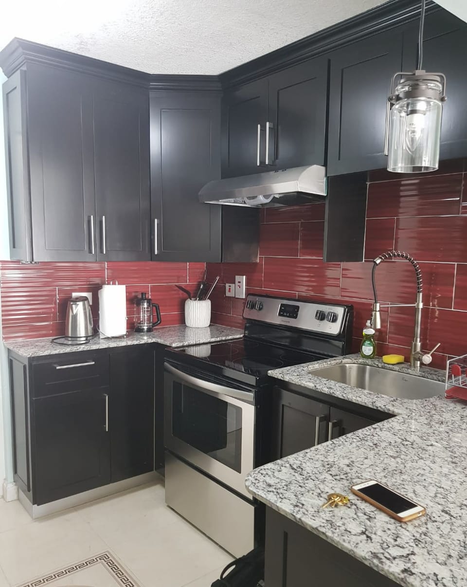 City Apartment, 2 Bedrooms | Private kitchen | Full-size fridge, microwave, oven, stovetop