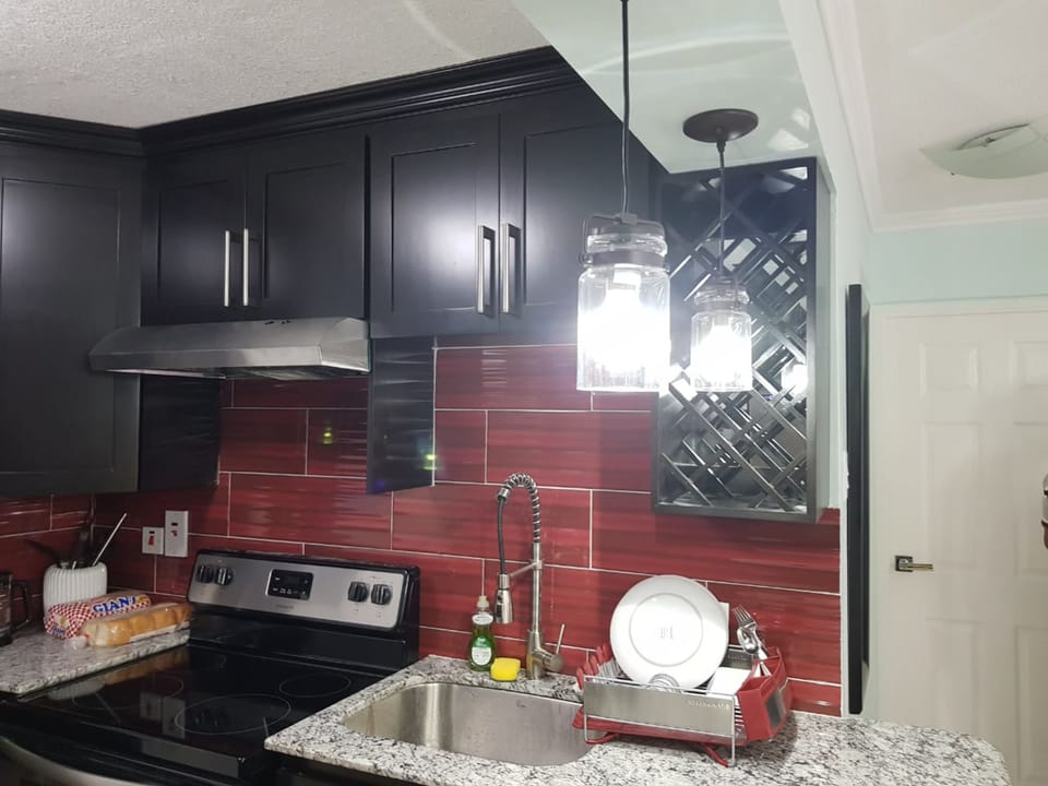 City Apartment, 2 Bedrooms | Private kitchen | Full-size fridge, microwave, oven, stovetop