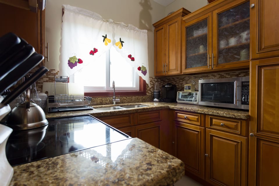 City Apartment, 2 Bedrooms | Private kitchen | Full-size fridge, microwave, oven, stovetop