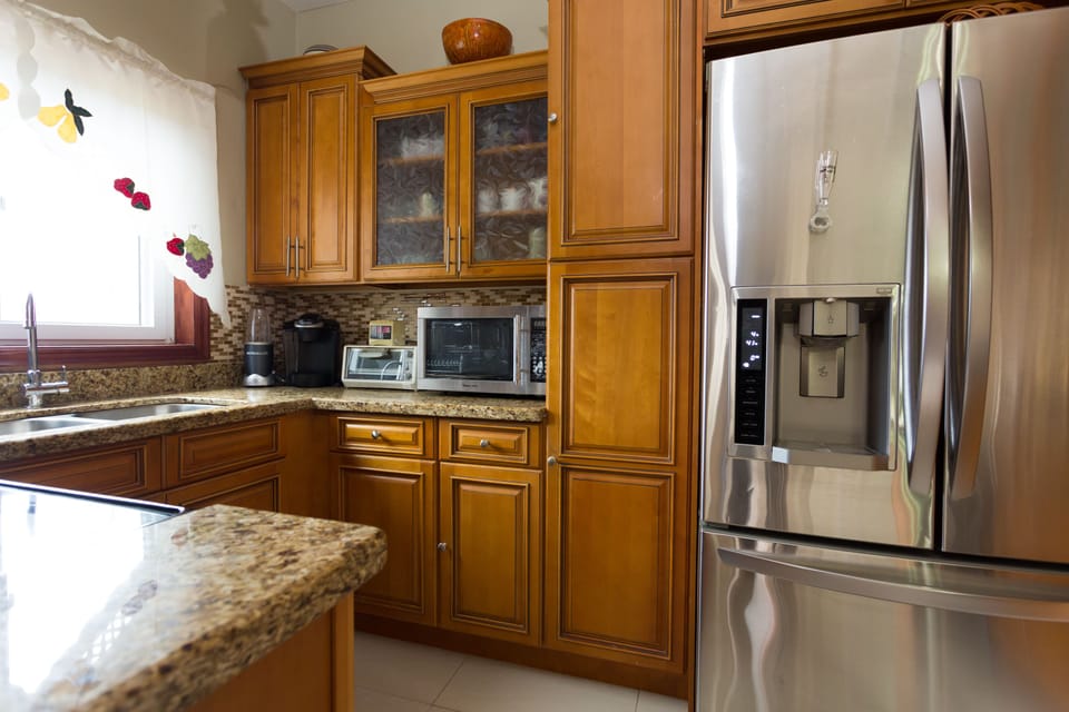 City Apartment, 2 Bedrooms | Private kitchen | Full-size fridge, microwave, oven, stovetop