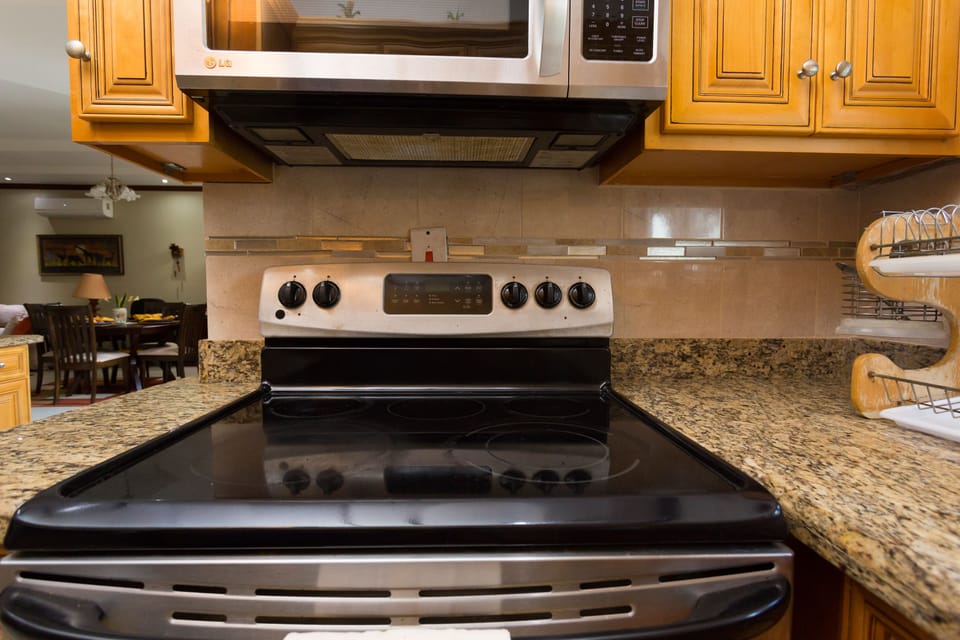 City Apartment, 2 Bedrooms | Private kitchen | Full-size fridge, microwave, oven, stovetop