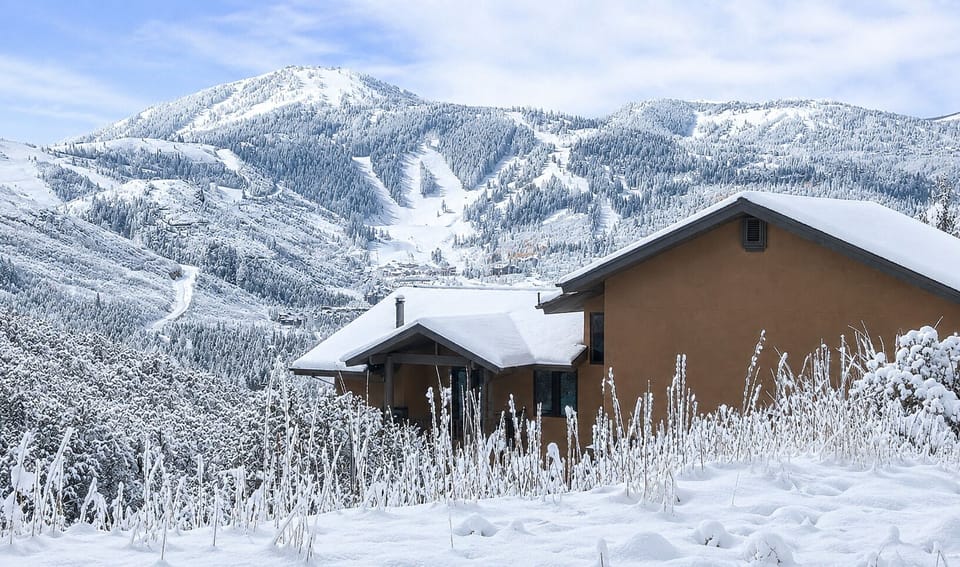 3605 oak in winter daytime view of Deer Valley