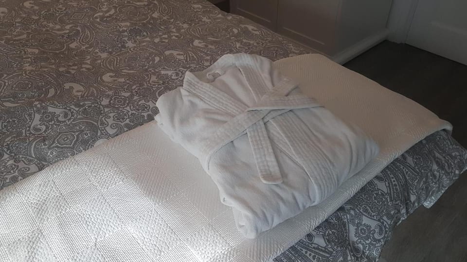 Minibar, in-room safe, desk, iron/ironing board