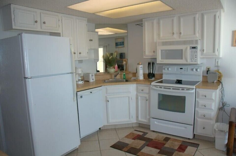 Full size kitchen
