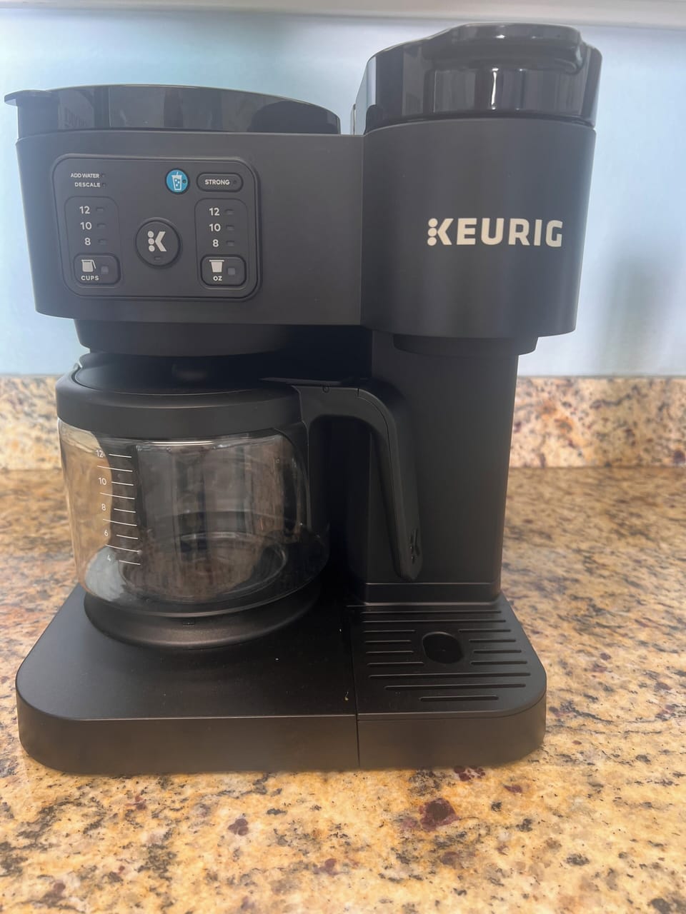Versatile high end coffee machine with bean grinder