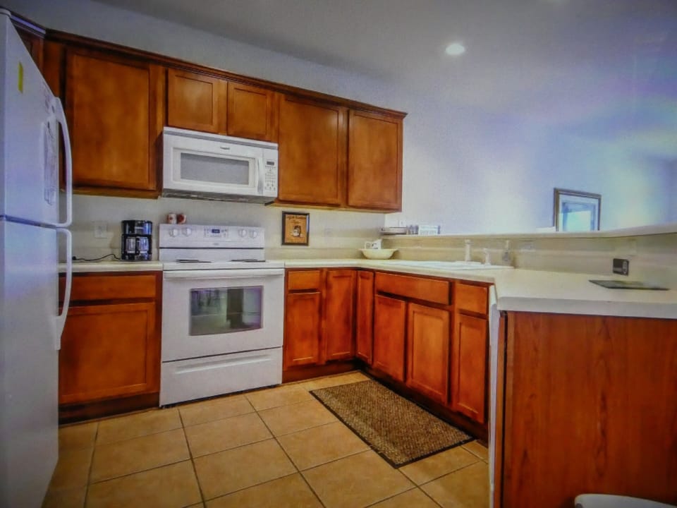 Nicely stocked Kitchen with Dishwasher
