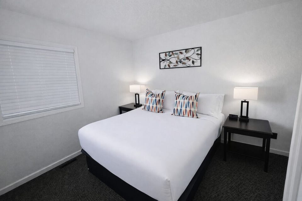 Second Bedroom | Flat Screen TV | Queen Bed