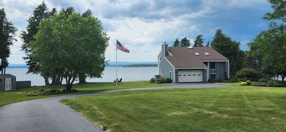 Private drive and yard at Jewel of the Isle