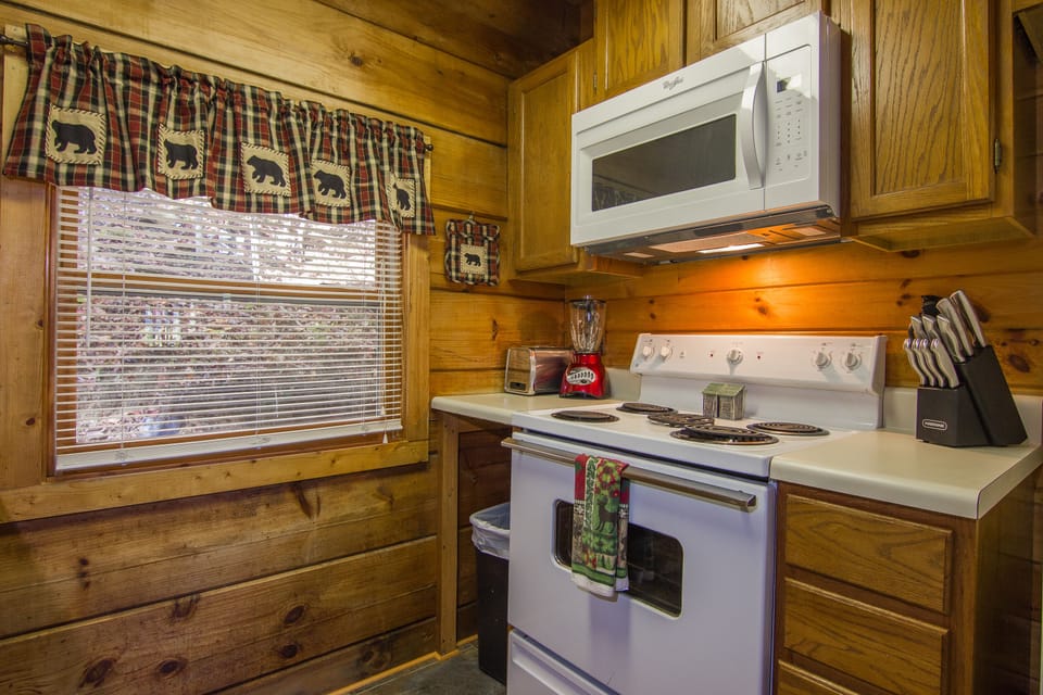 Fully Stocked Kitchen With A Keurig, Spices, Sugar, Paper Towels, Dishwasher Pod