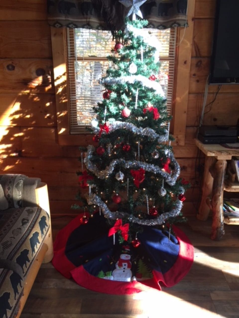 Enjoy The Beautiful Christmas Decorations From Thanksgiving Until After New Yea