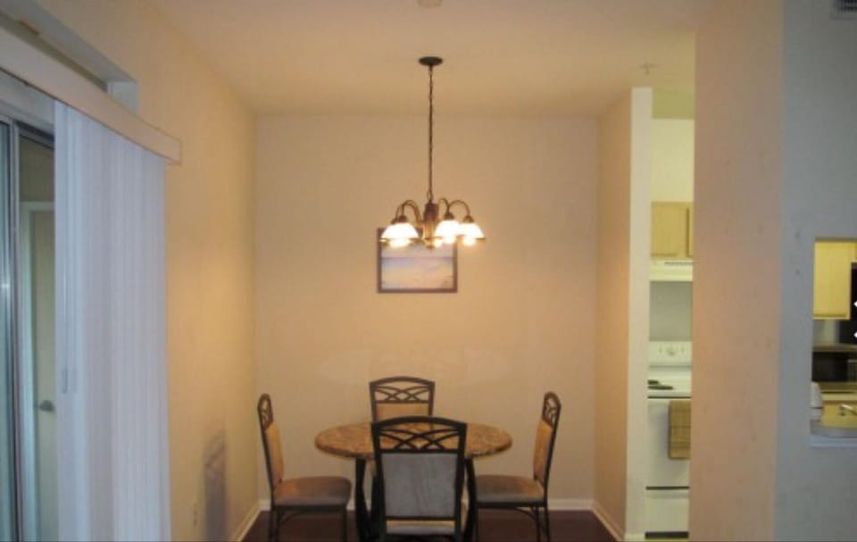 Dining room.