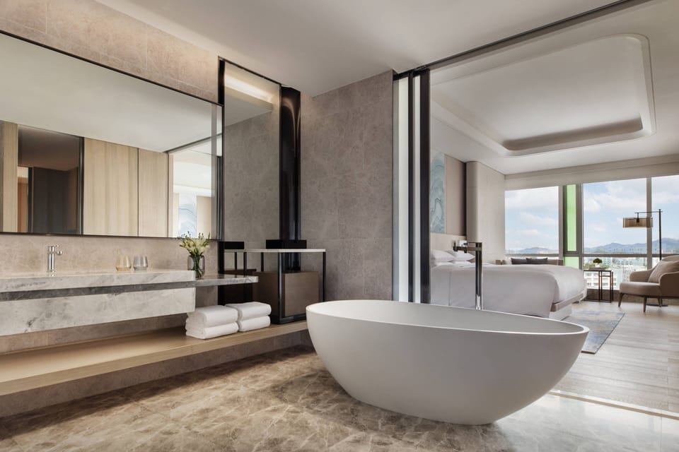 Shower, rainfall showerhead, free toiletries, hair dryer