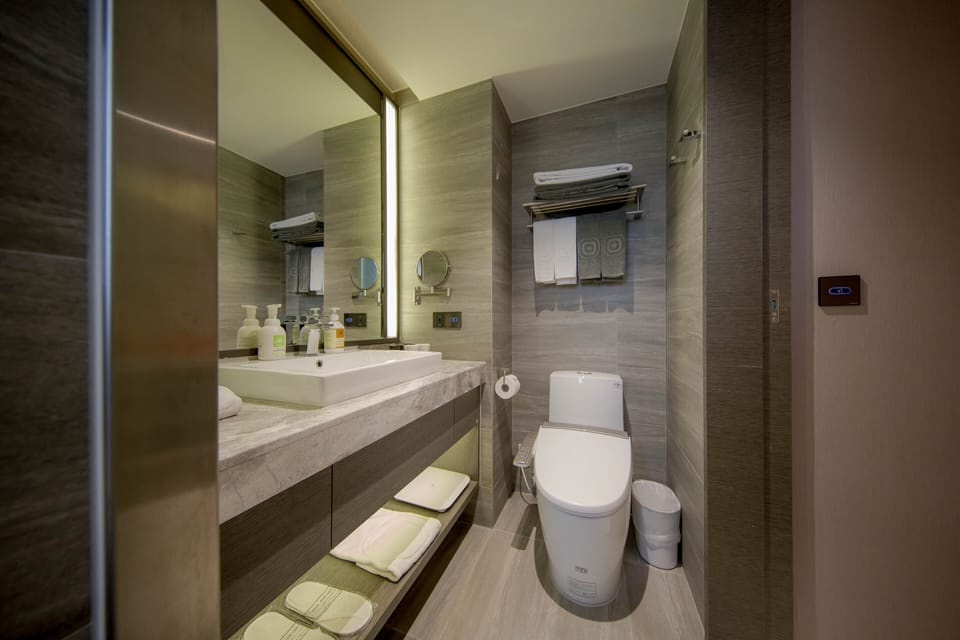 Family Quadruple Room | Bathroom | Rainfall showerhead, hair dryer, slippers, towels