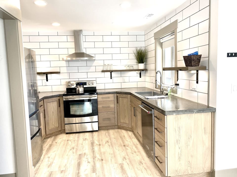 Presidential Suite, Private Bathroom (3 / No Pets) | Interior