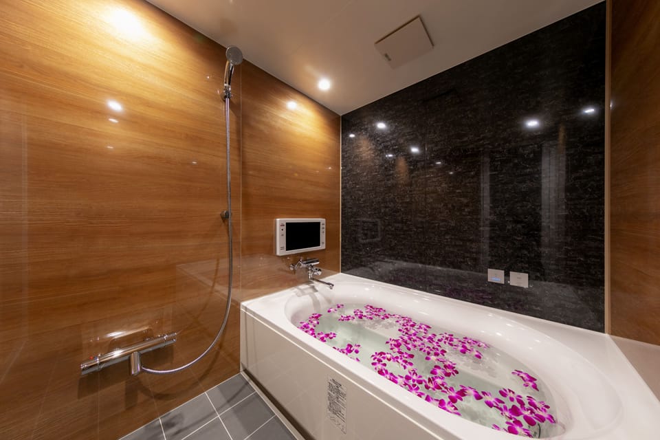 Standard Double Room | Bathroom | Free toiletries, hair dryer, slippers, electronic bidet