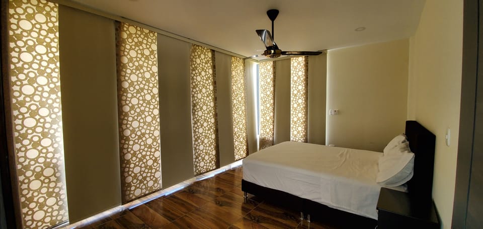 Master room with mountain and city view