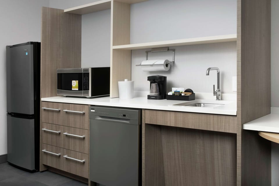 Fridge, microwave, dishwasher, coffee/tea maker