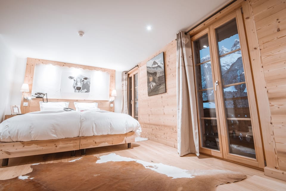 Lifestyle Deluxe Double Room | Premium bedding, down comforters, in-room safe, individually decorated