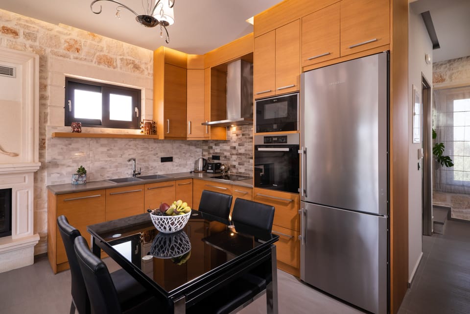 Villa, Multiple Beds, Non Smoking | Private kitchen | Fridge, microwave, oven, stovetop