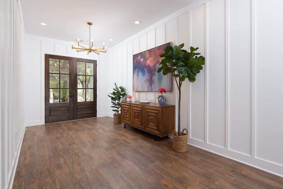 Wide open entryway!