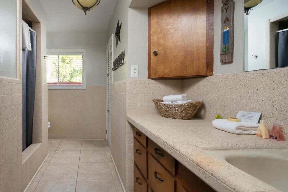 Full bathroom! 
Hotel size amenities are provided as well as bath towels and 2 rolls of toilet paper. 