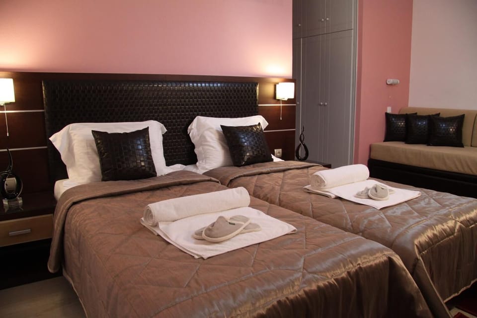 Minibar, desk, iron/ironing board, free WiFi