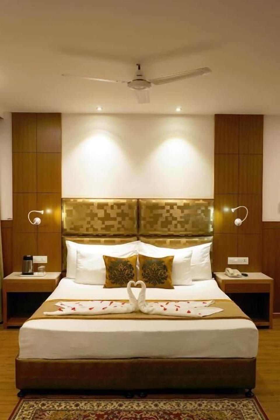 Junior Suite, Valley View | Premium bedding, minibar, in-room safe, laptop workspace