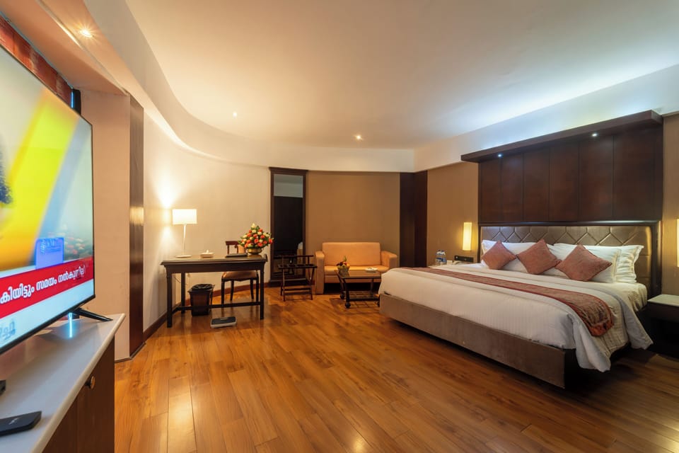 Presidential Suite, 1 King Bed | Minibar, in-room safe, desk, blackout drapes
