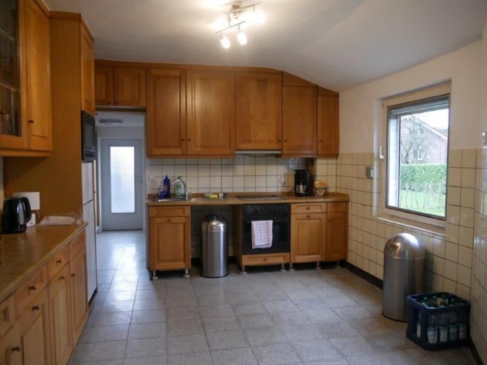 Condo, 6 Bedrooms | Private kitchen | Full-size fridge, microwave, oven, stovetop