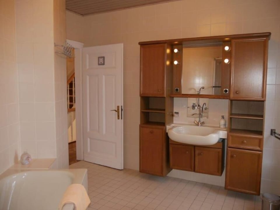 Condo, 6 Bedrooms | Bathroom | Shower, hair dryer, towels
