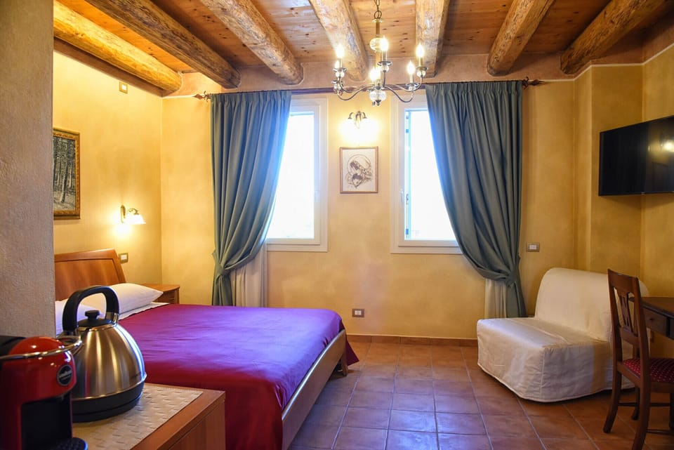 Deluxe Room, Park View | Desk, blackout drapes, free WiFi, bed sheets
