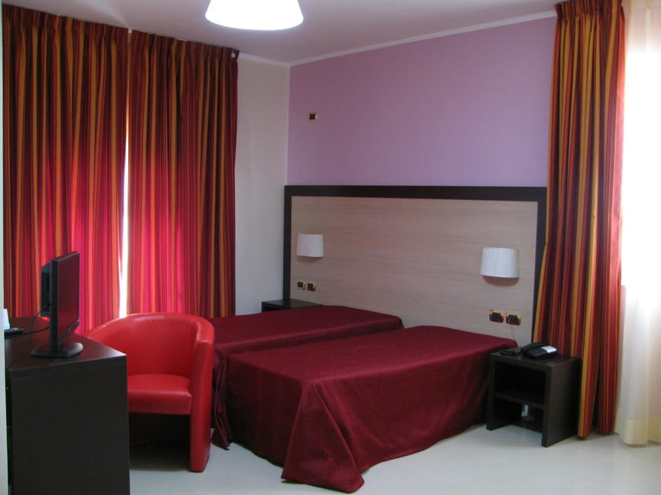 Minibar, soundproofing, free WiFi, bed sheets