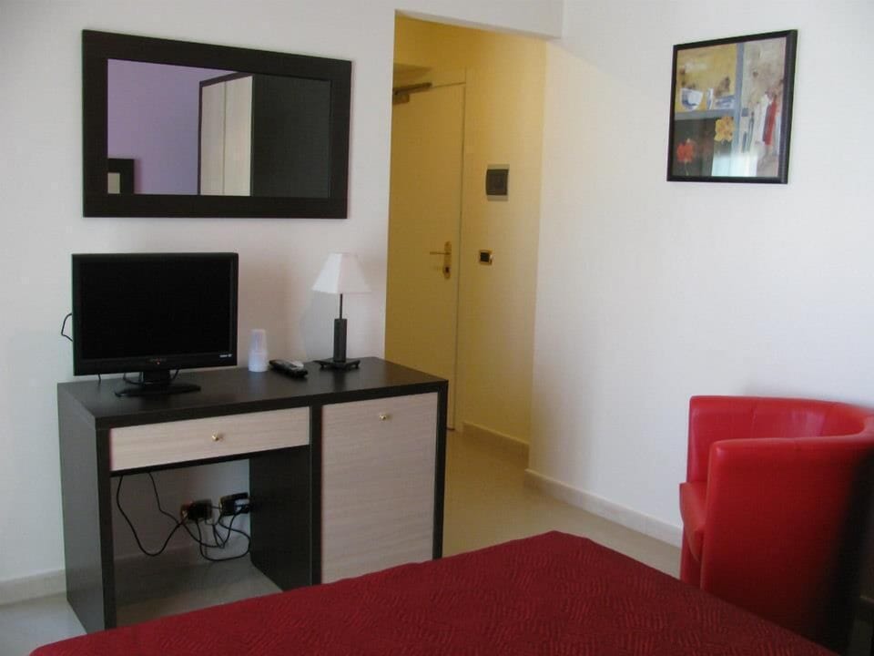 Single Room | Minibar, soundproofing, WiFi (free), bed sheets