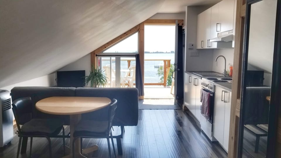 Standard Apartment, Multiple Beds, Non Smoking | Living room