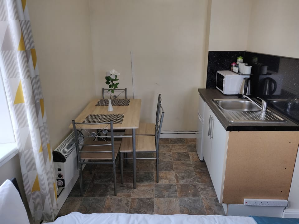 Deluxe Studio, Multiple Beds | Private kitchenette | Full-size fridge, microwave, electric kettle, cookware/dishes/utensils