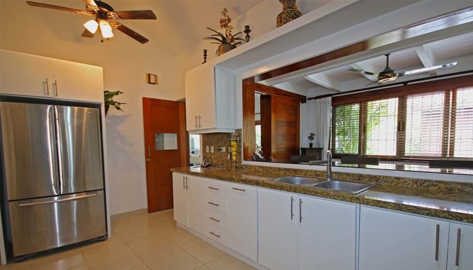 Villa, 1 King Bed, Non Smoking | Private kitchen | Fridge, microwave, oven, stovetop