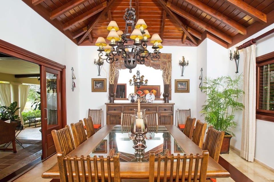 Villa, 1 King Bed, Non Smoking | In-room dining
