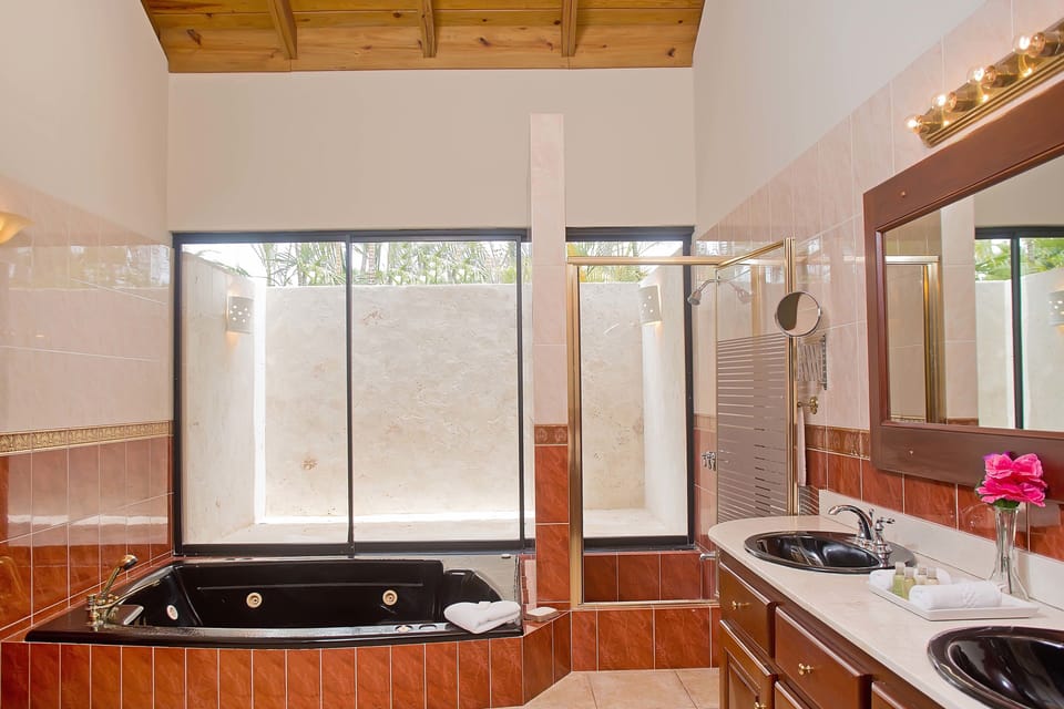 Villa, 1 King Bed, Non Smoking | Bathroom | Hair dryer, towels