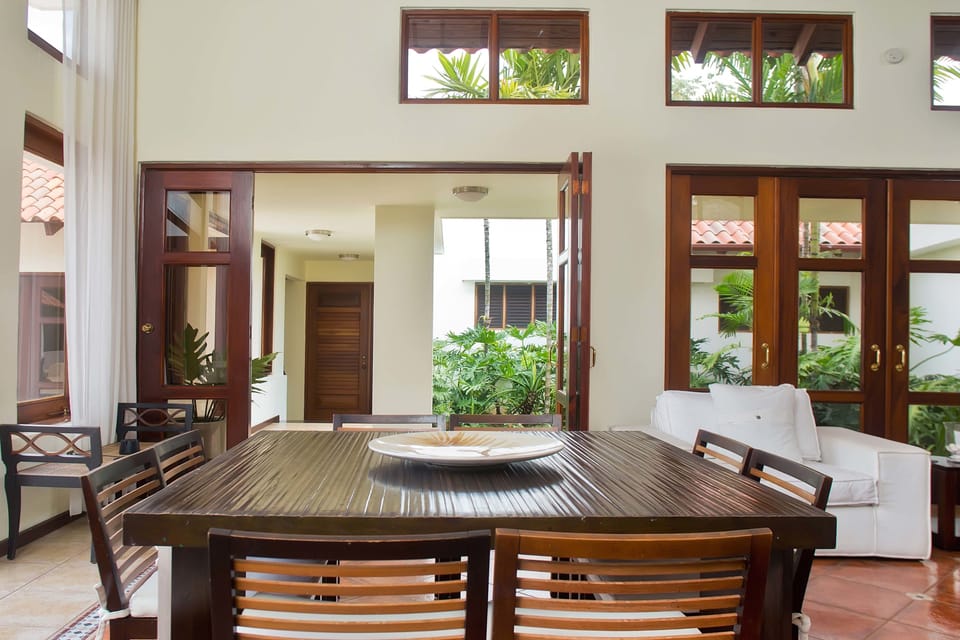Villa, 1 King Bed, Non Smoking | In-room dining