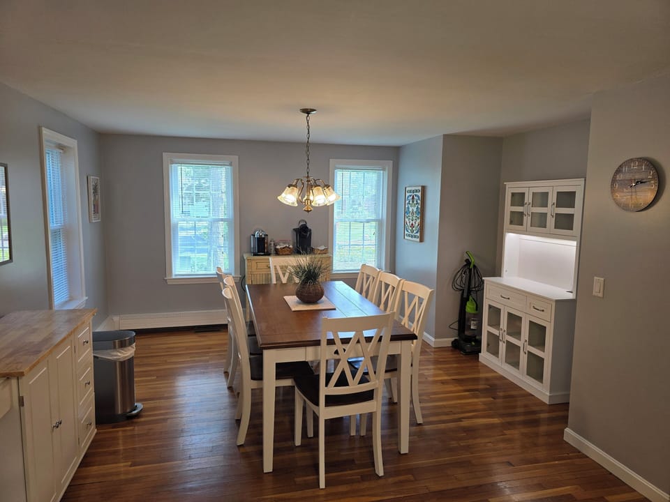 Eat in Kitchen - new furniture and renovated kitched in 2025