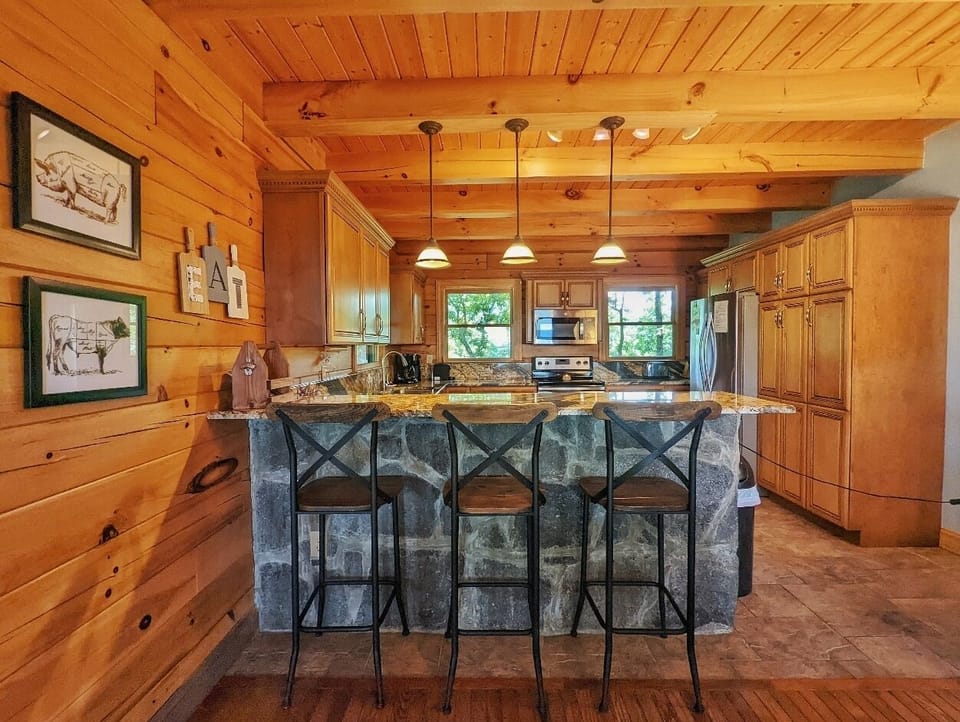 Main Level Fully Equipped Kitchen with Bar Sitting