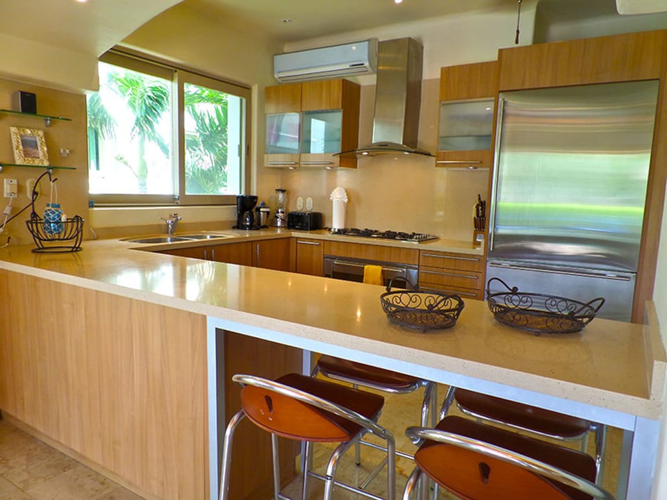 Villa, 4 Bedrooms | Private kitchen | Full-size fridge, microwave, oven, stovetop