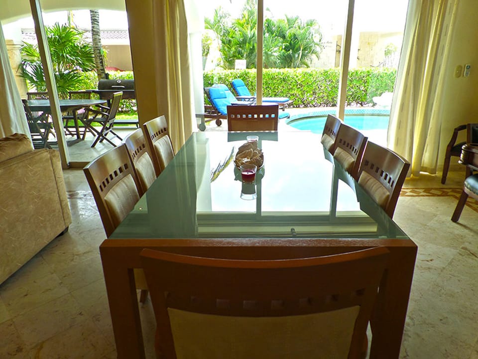 Villa, 4 Bedrooms | In-room dining