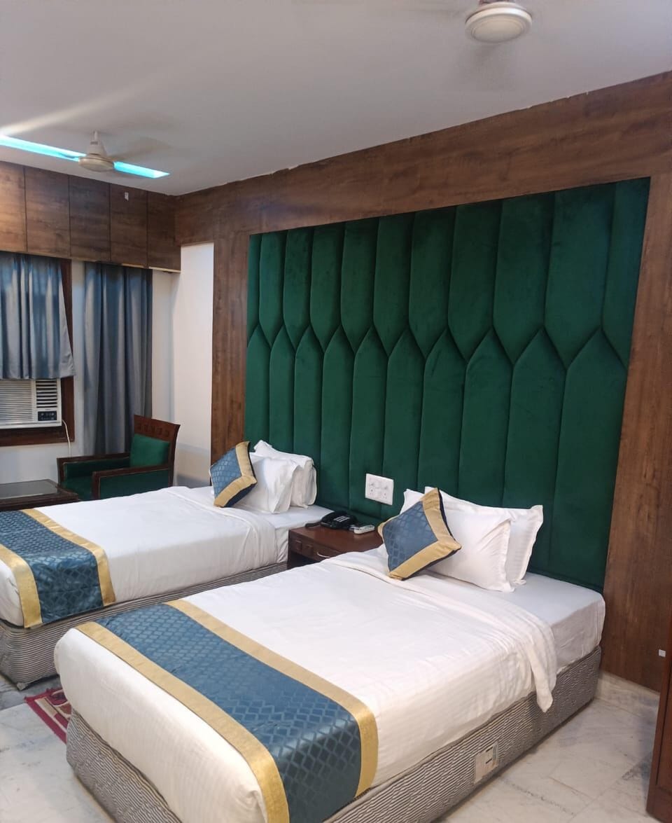 Deluxe Room | 1 bedroom, minibar, in-room safe, desk