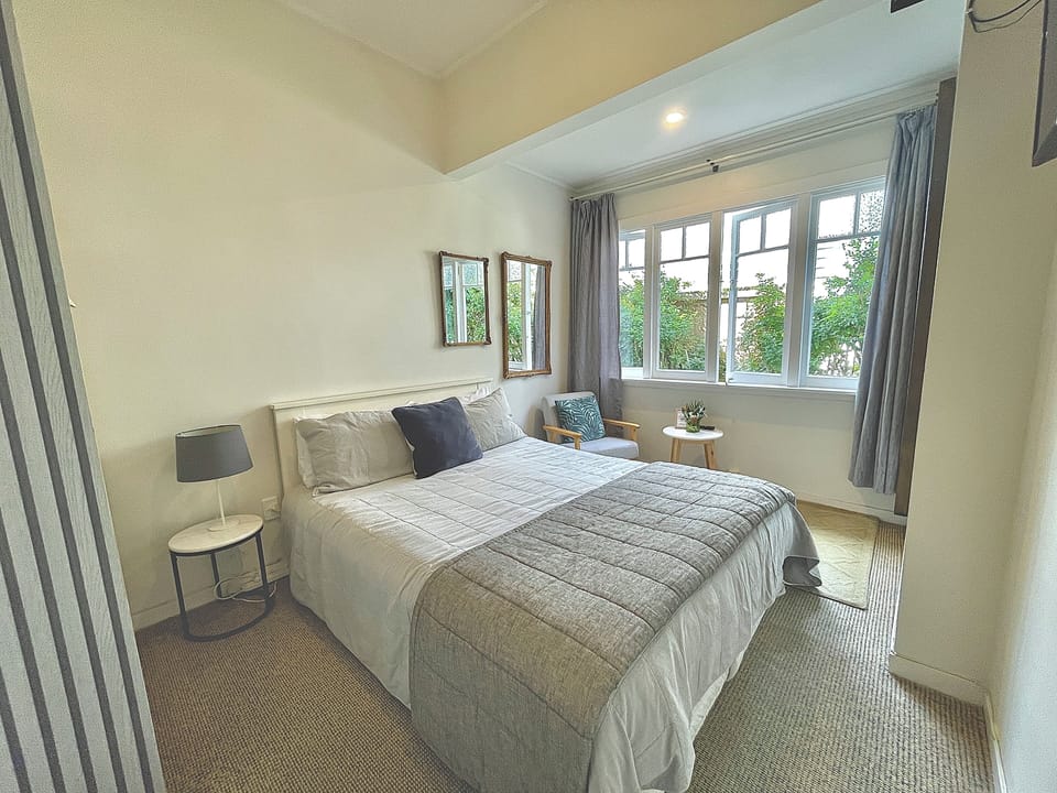 Deluxe Queen Room | Individually decorated, individually furnished, free WiFi, bed sheets