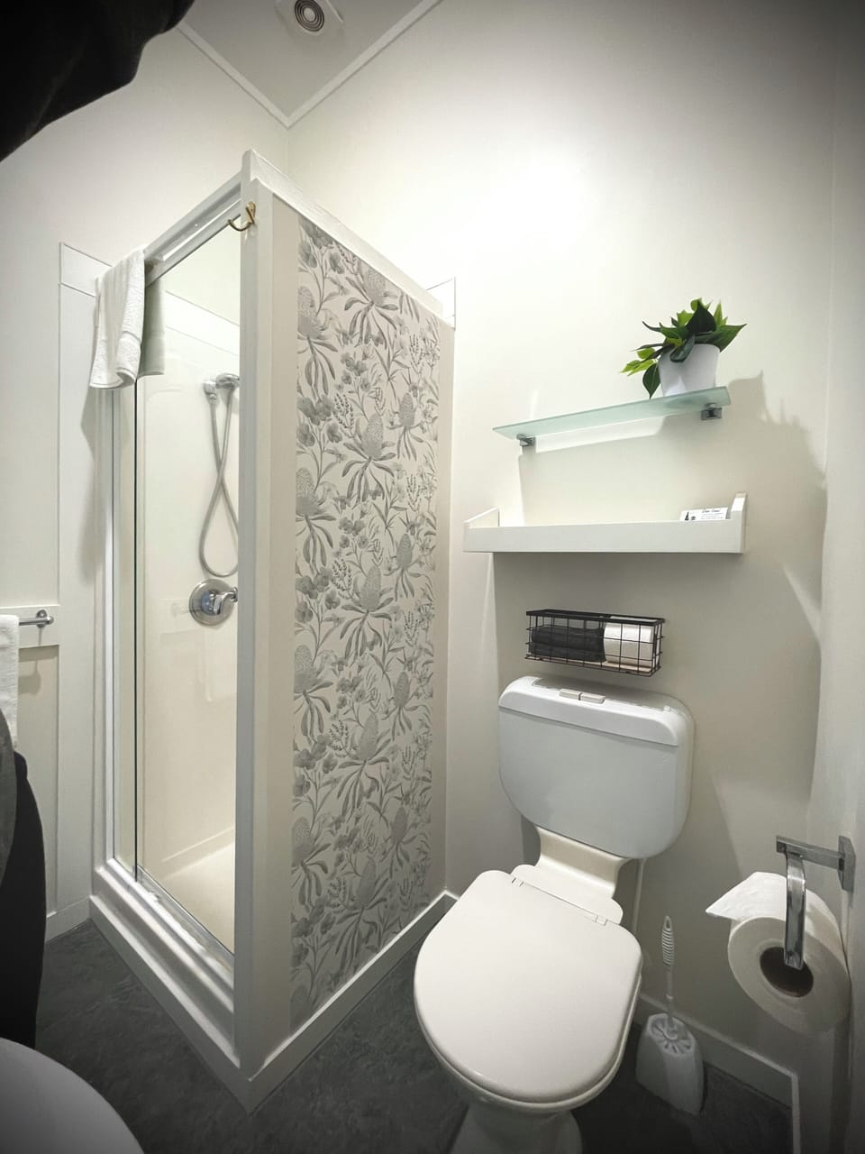 Deluxe Room, 1 King Bed | Bathroom | Shower, hair dryer, towels, soap