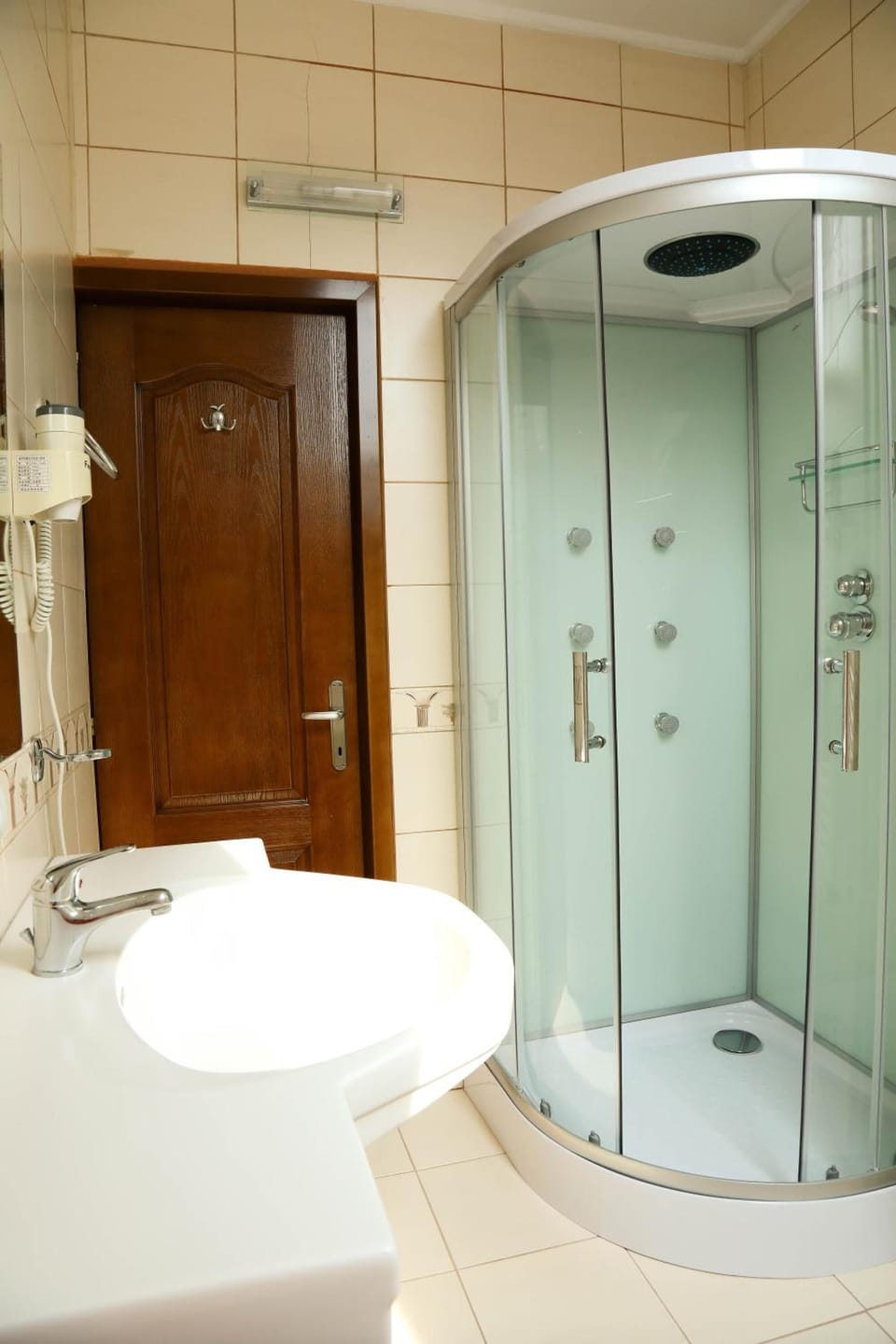 Shower, free toiletries, hair dryer, towels