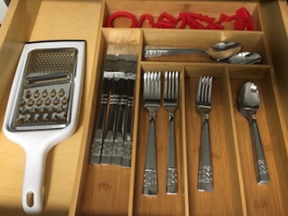 Utensilles for 8