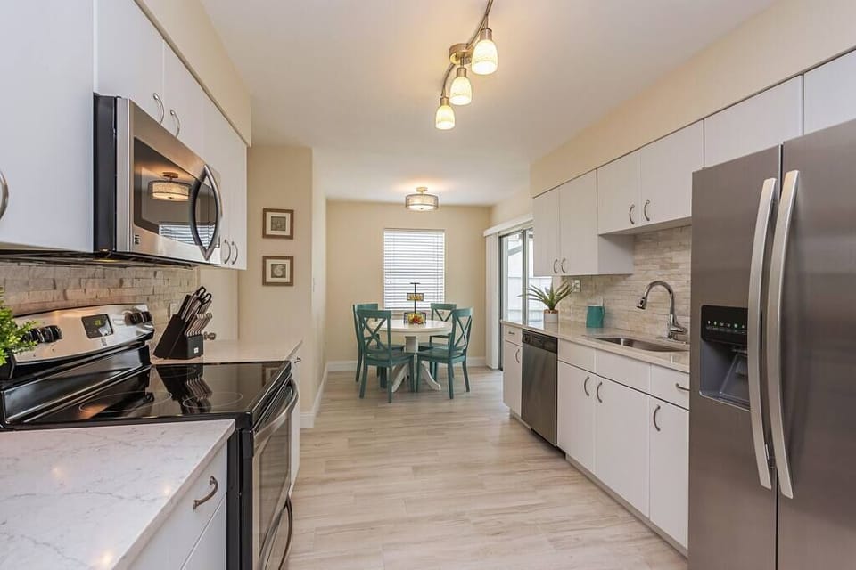 Kitchen w/Breakfast Nook